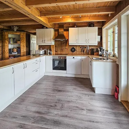 4 Bedroom Lovely In * Hovet
