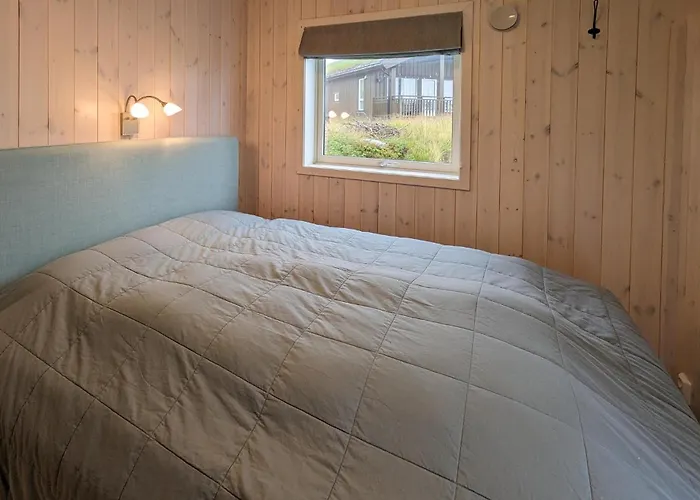 Dom wakacyjny 4 Bedroom Lovely In *
