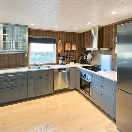 بيت للعطل 4 Bedroom Lovely In