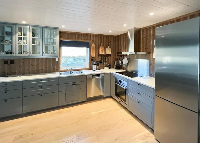 بيت للعطل 4 Bedroom Lovely In