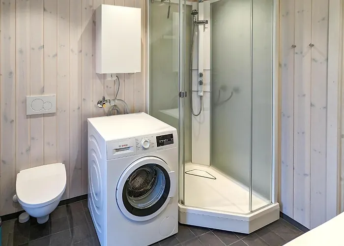 Дом отдыха 4 Bedroom Lovely In *